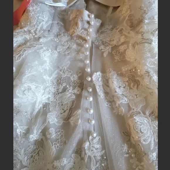 Oleg Cassini Wedding Dress with Pockets!